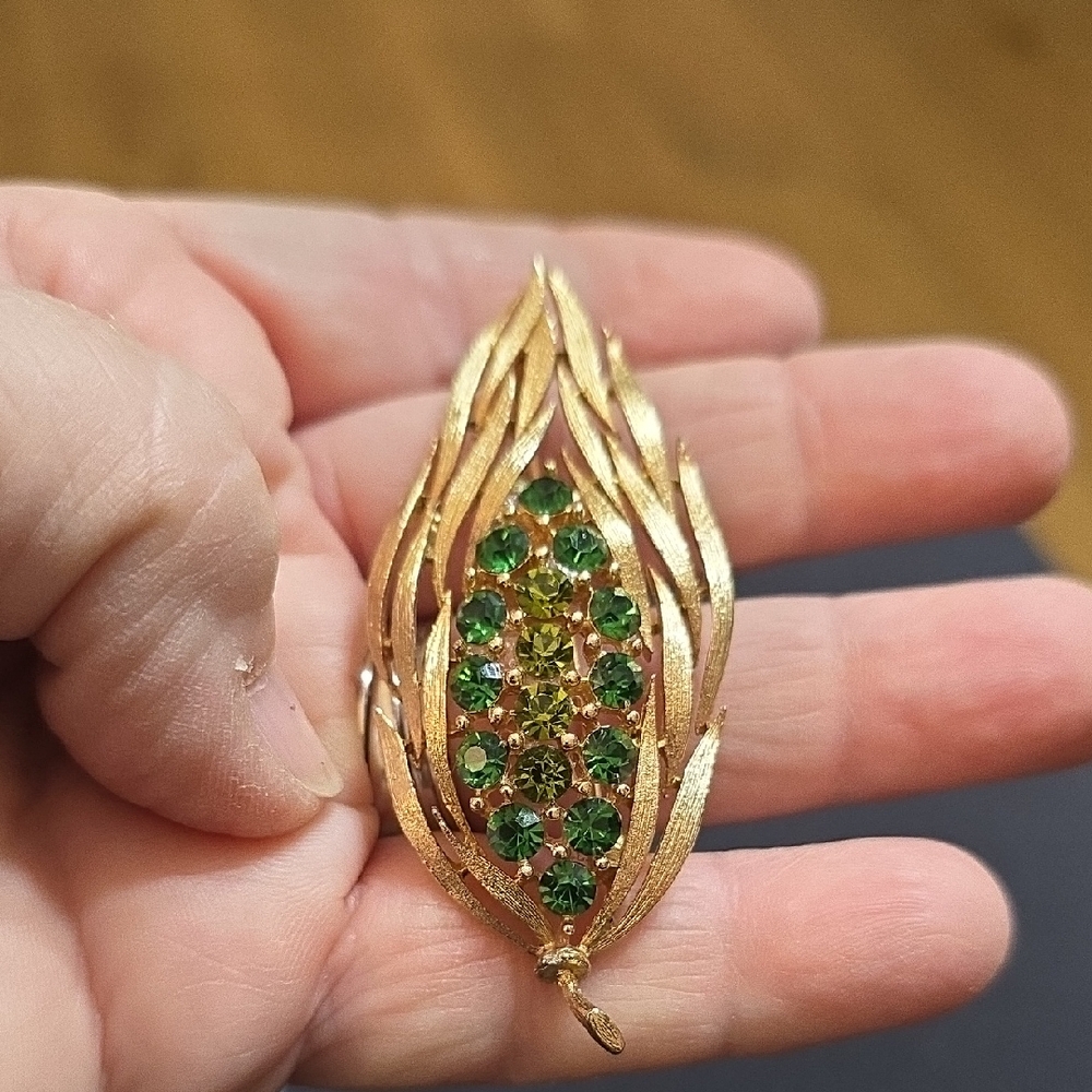 Vintage Signed LISNER Gold and Green Rhonestone Leaf Brooch
